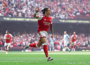 狂飙！卡拉菲奥里首开纪录，阿森纳社区主场狂胜曼城3-0！